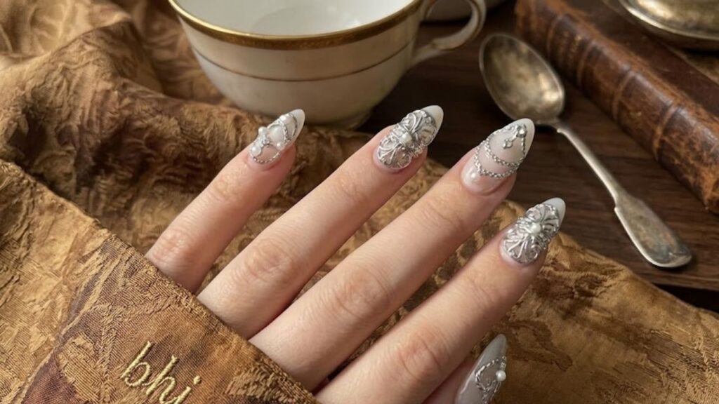 28 Silver Manicure Ideas