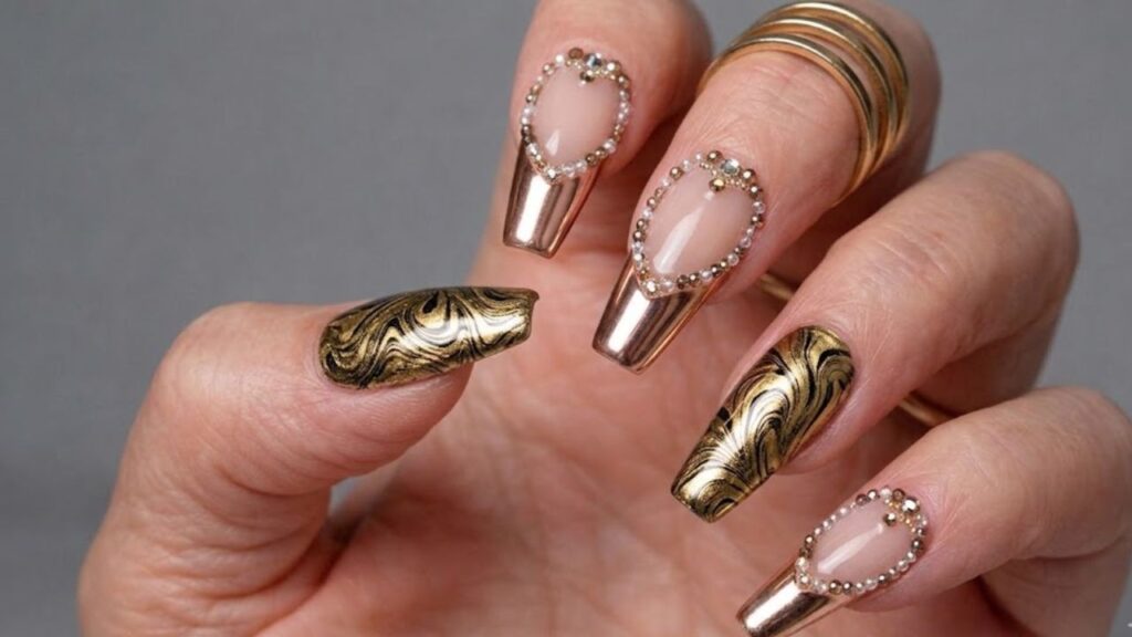 Metallic Nails Become Winter Neutral